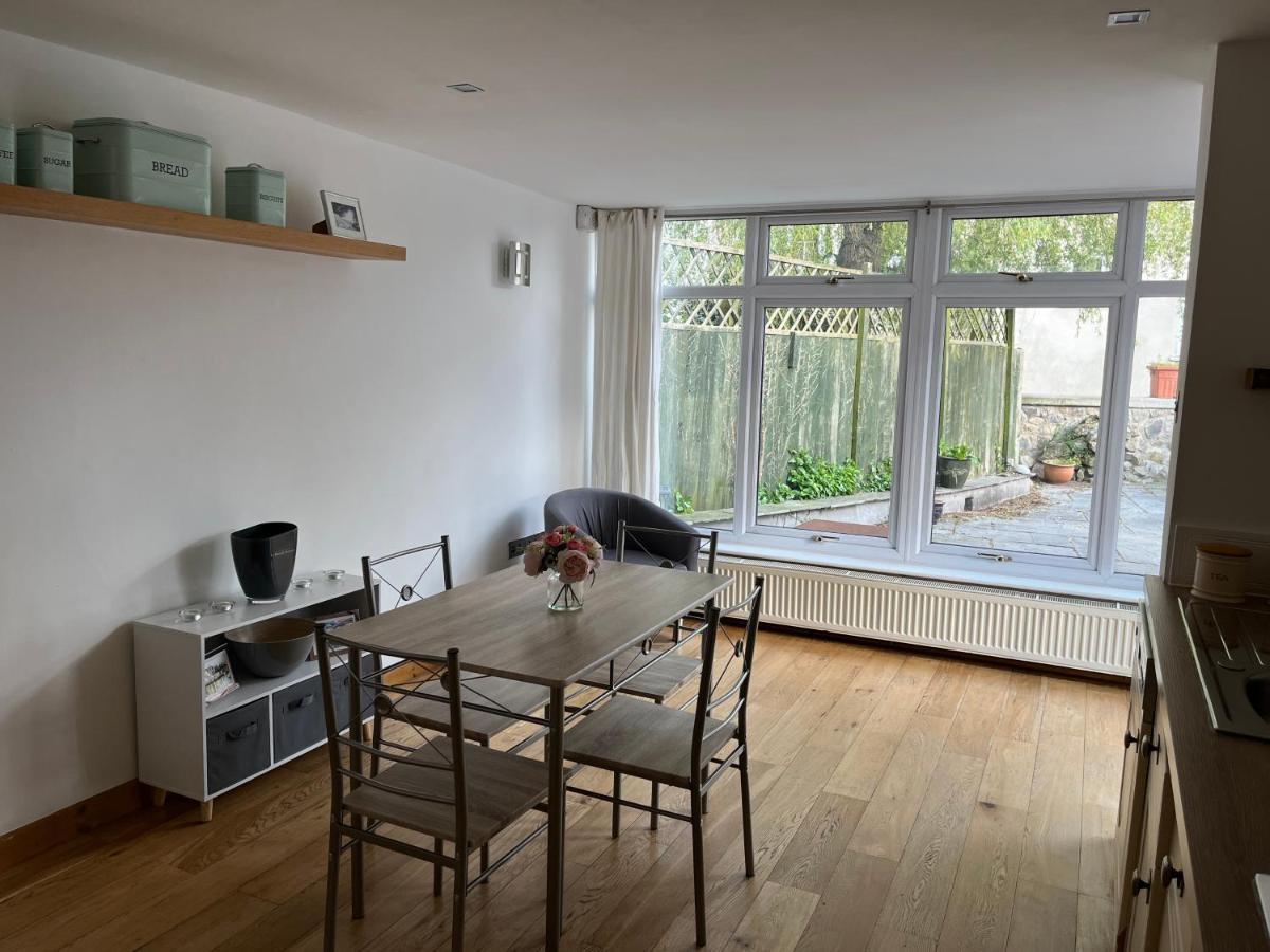 Spacious One Bedroom House With Garden In Clifton Holiday home