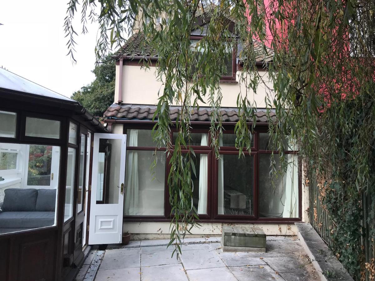 Spacious One Bedroom House With Garden In Clifton Holiday home