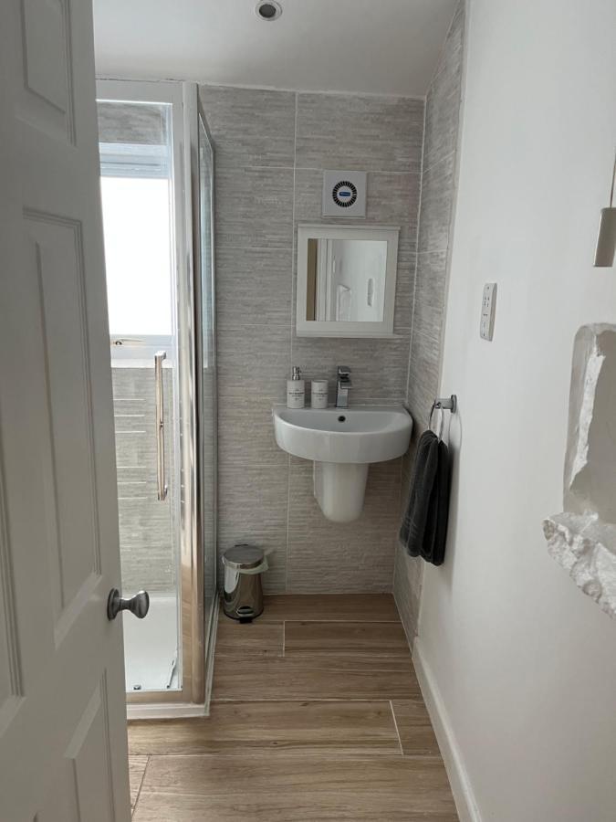 Spacious One Bedroom House With Garden In Clifton