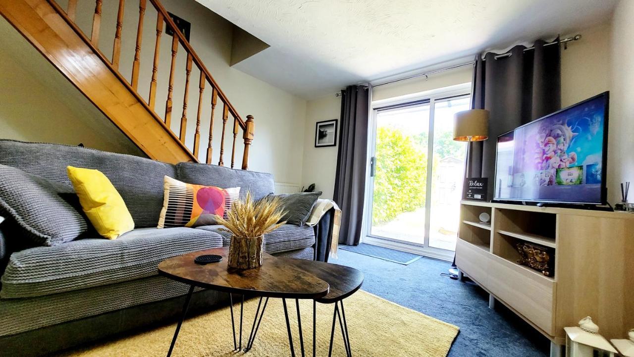Apartment Modern 2 Bed House- Free Parking And Close To The Centre *
