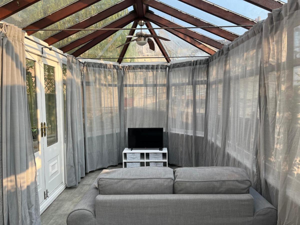 Holiday home Spacious One Bedroom House With Garden In Clifton *