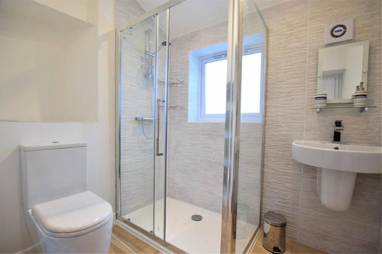 Spacious One Bedroom House With Garden In Clifton Holiday home