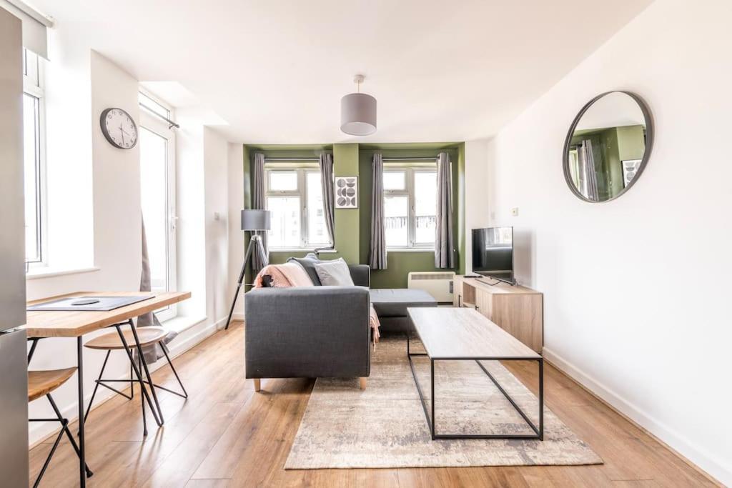 Baldwin Penthouse By Prescott Apartment *