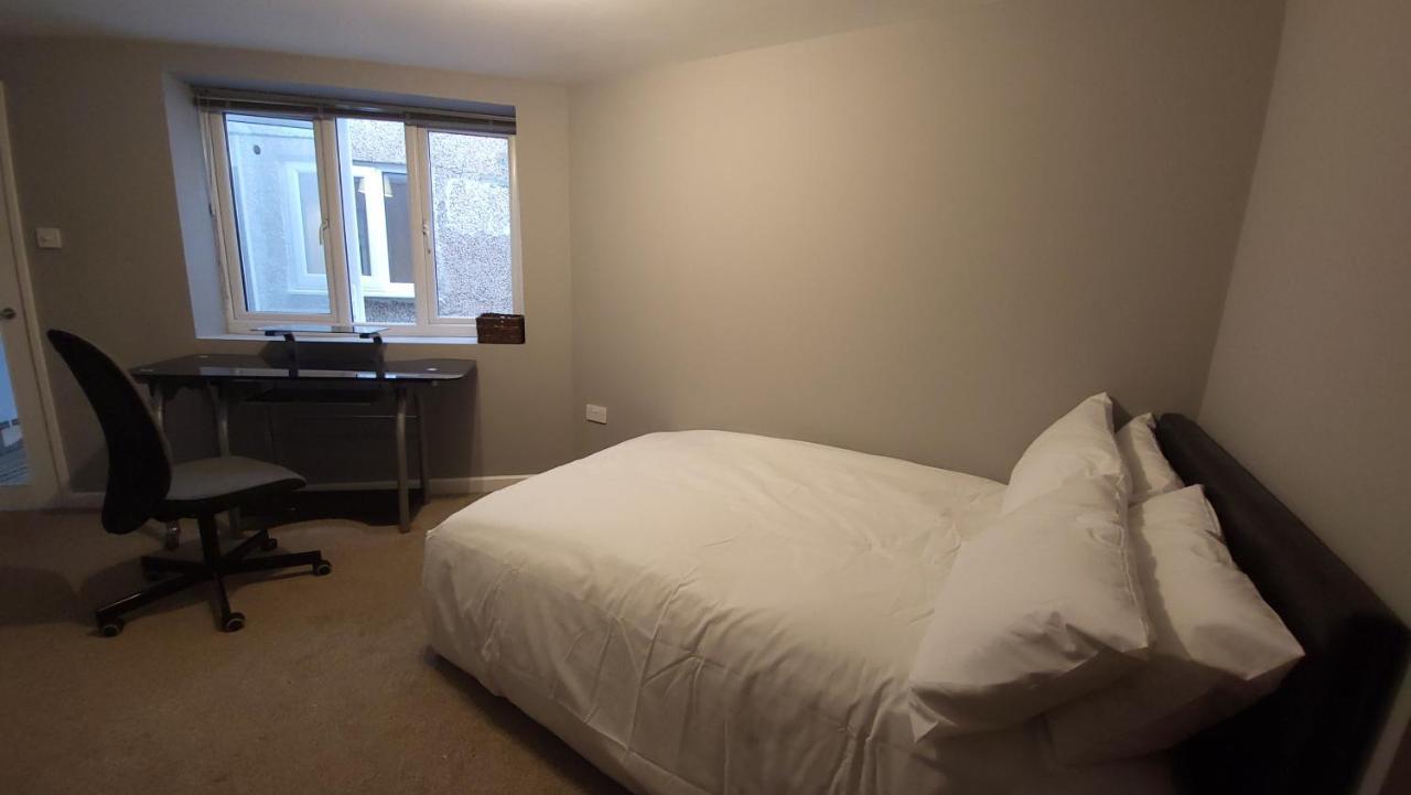 Apartment Fully Furnished 3 Bedroom Bristol