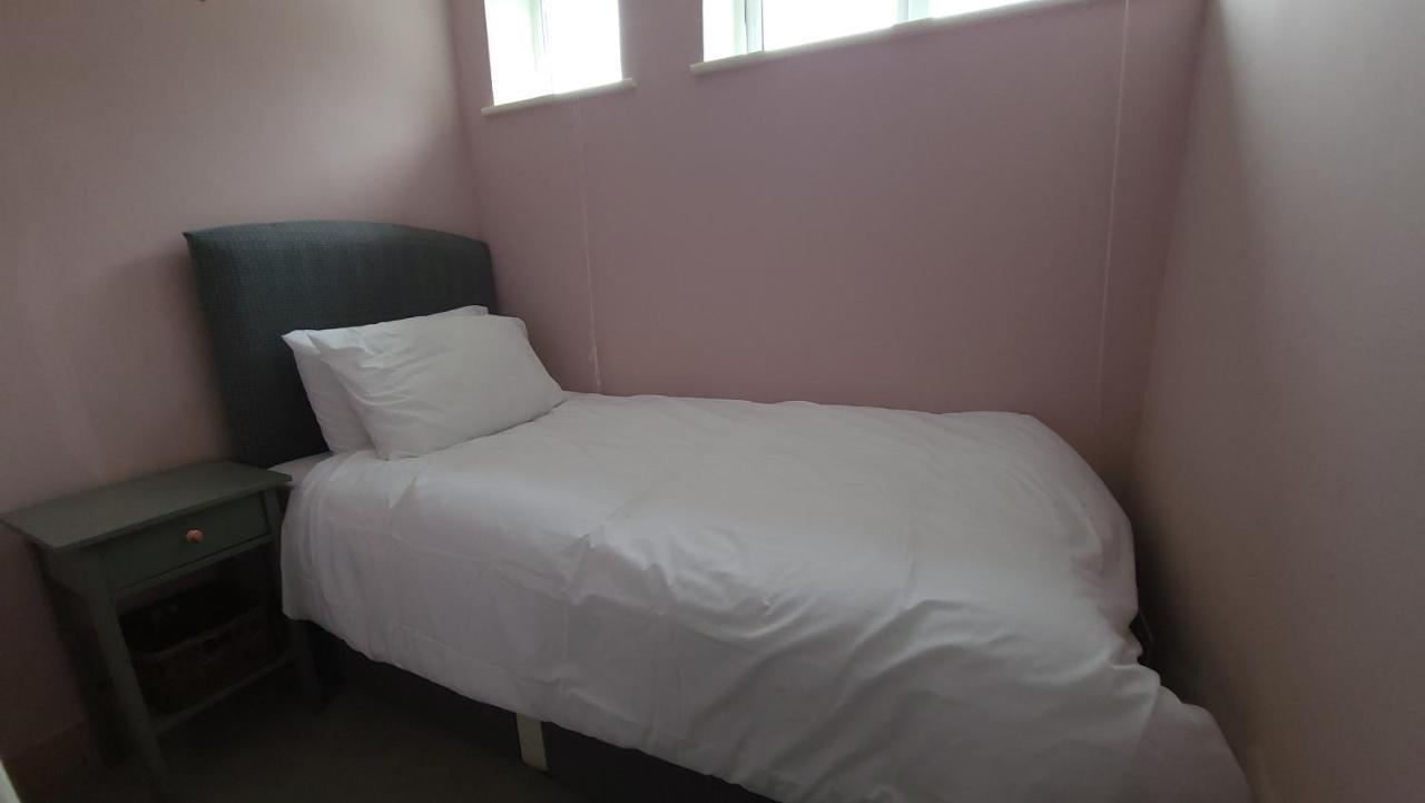 Apartment Fully Furnished 3 Bedroom Bristol