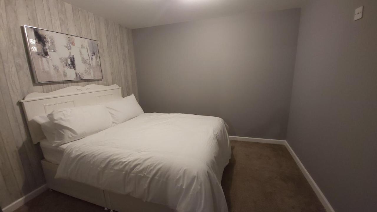 Fully Furnished 3 Bedroom * Bristol