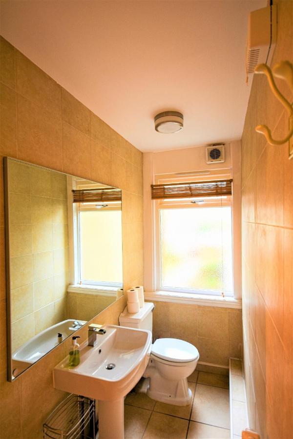 Peaceful & Pretty 2 Bedroom Flat Near Clifton Apartment *