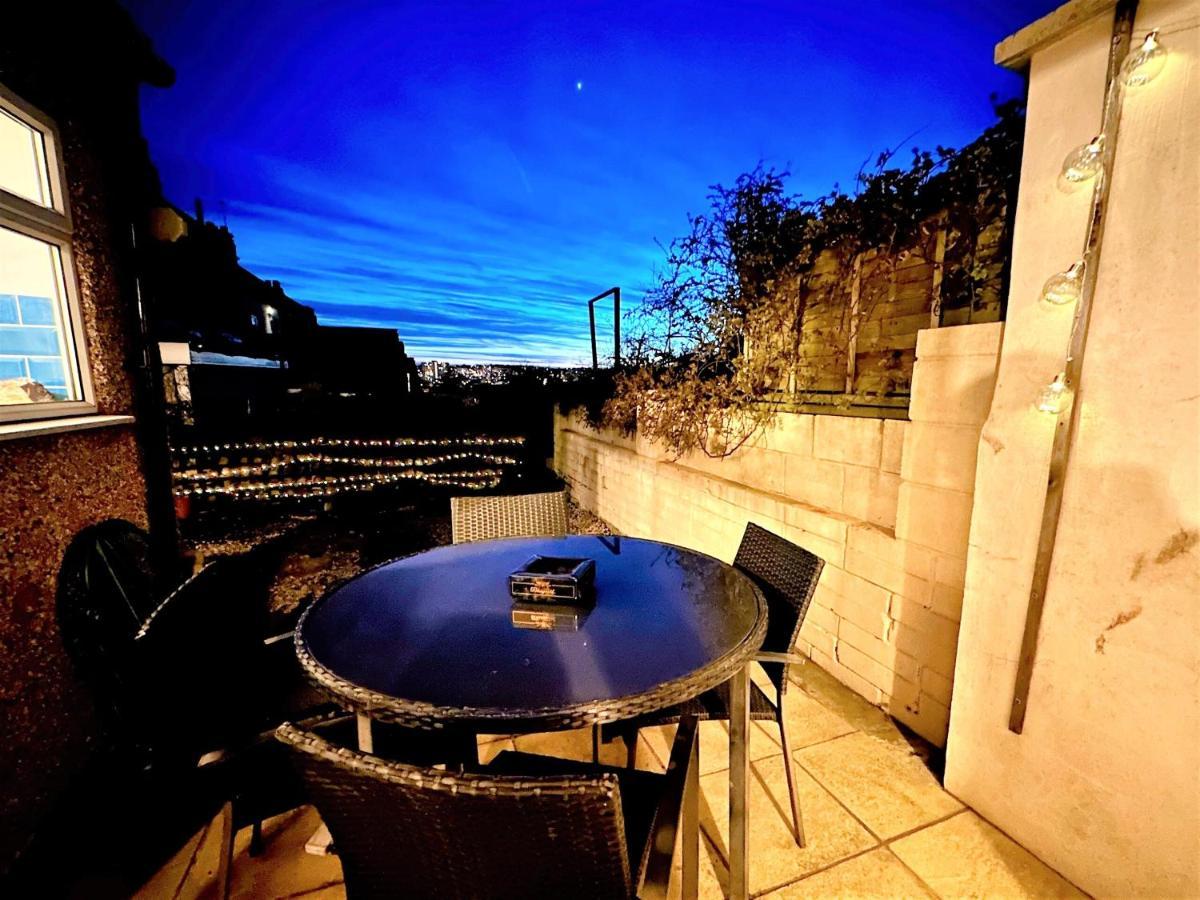 Contemporary In Friendly Easton, Free Parking Holiday home