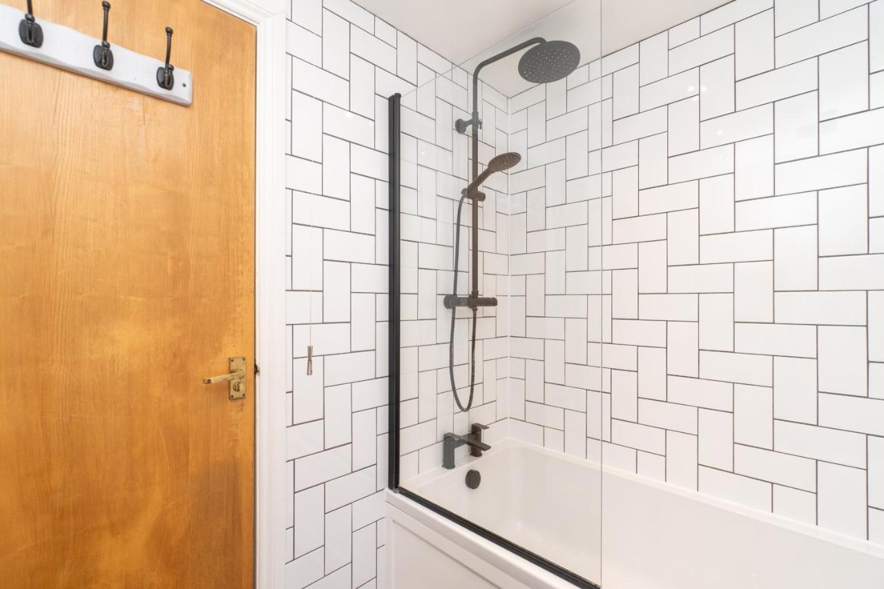 Apartment Modern Maisonette In Vibrant Bristol, Free Parking