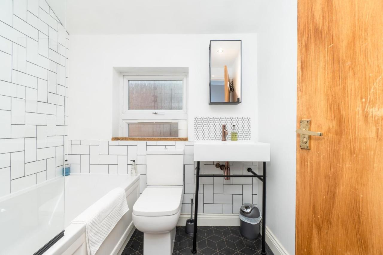 Modern Maisonette In Vibrant Bristol, Free Parking Apartment *