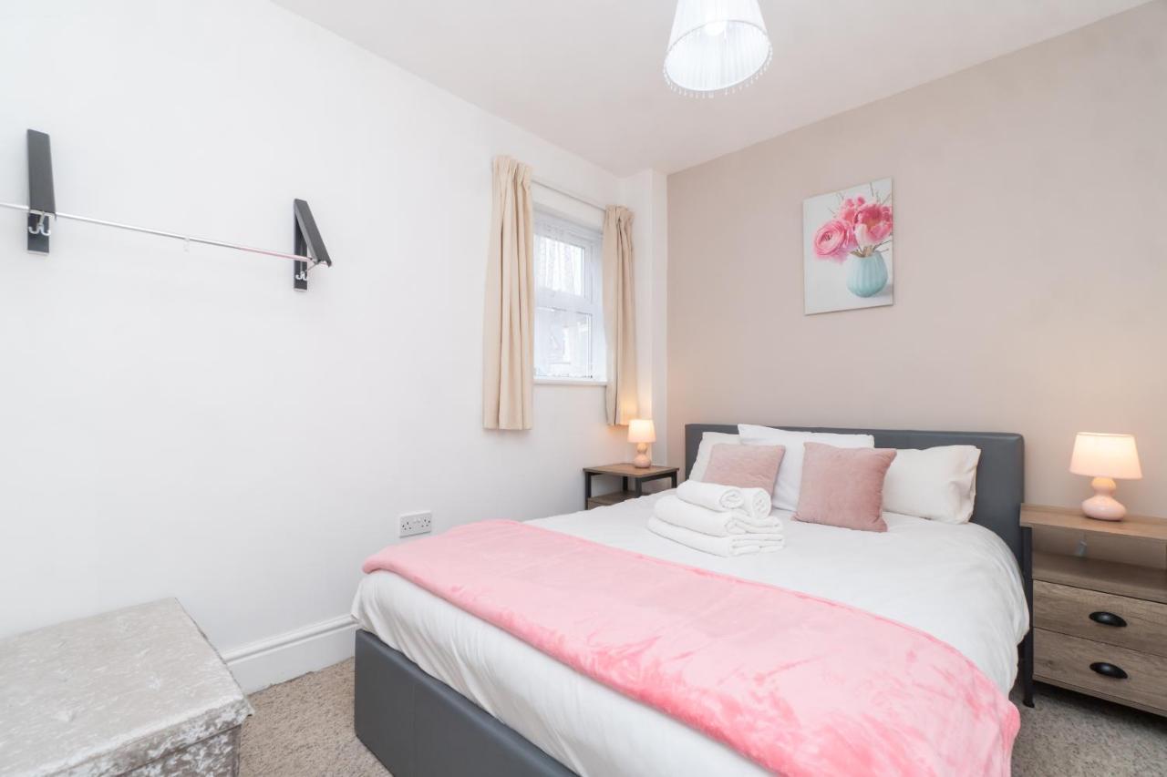 Spacious 2 Bed Southville Flat Near Harbourside Apartment Bristol