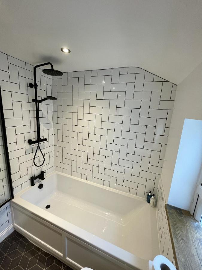 Modern Maisonette In Vibrant Bristol, Free Parking Apartment *