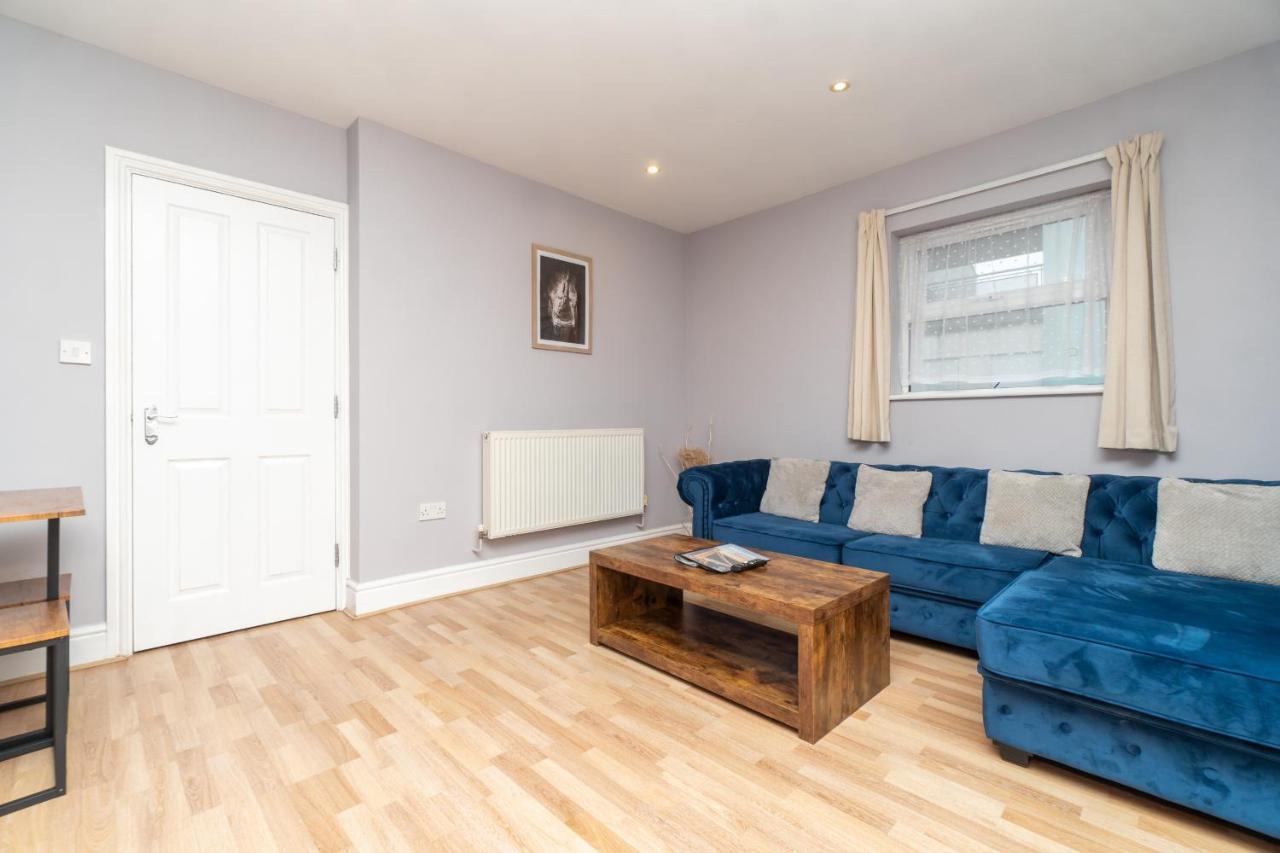 Spacious 2 Bed Southville Flat Near Harbourside Bristol