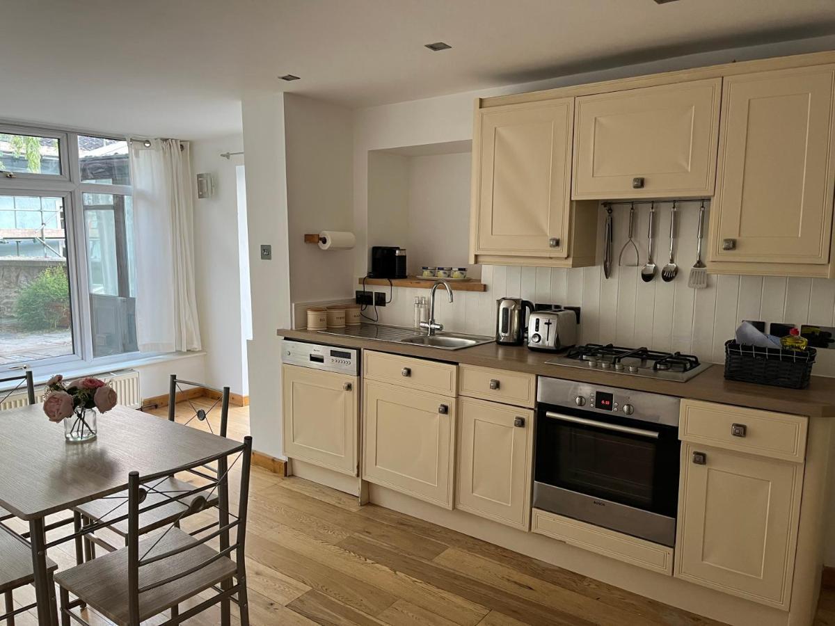 Spacious One Bedroom House With Garden In Clifton Holiday home *