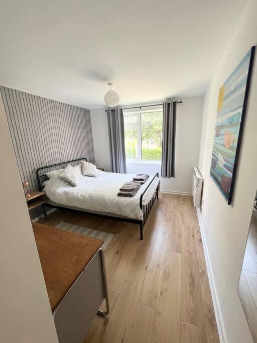 Apartment Centrally Located With Free Parking *