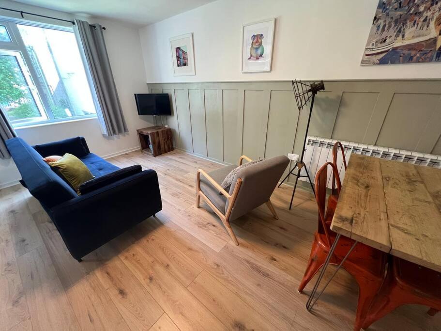 Centrally Located With Free Parking Apartment Bristol