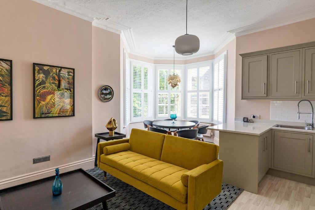 Mortimer Road Apartment *