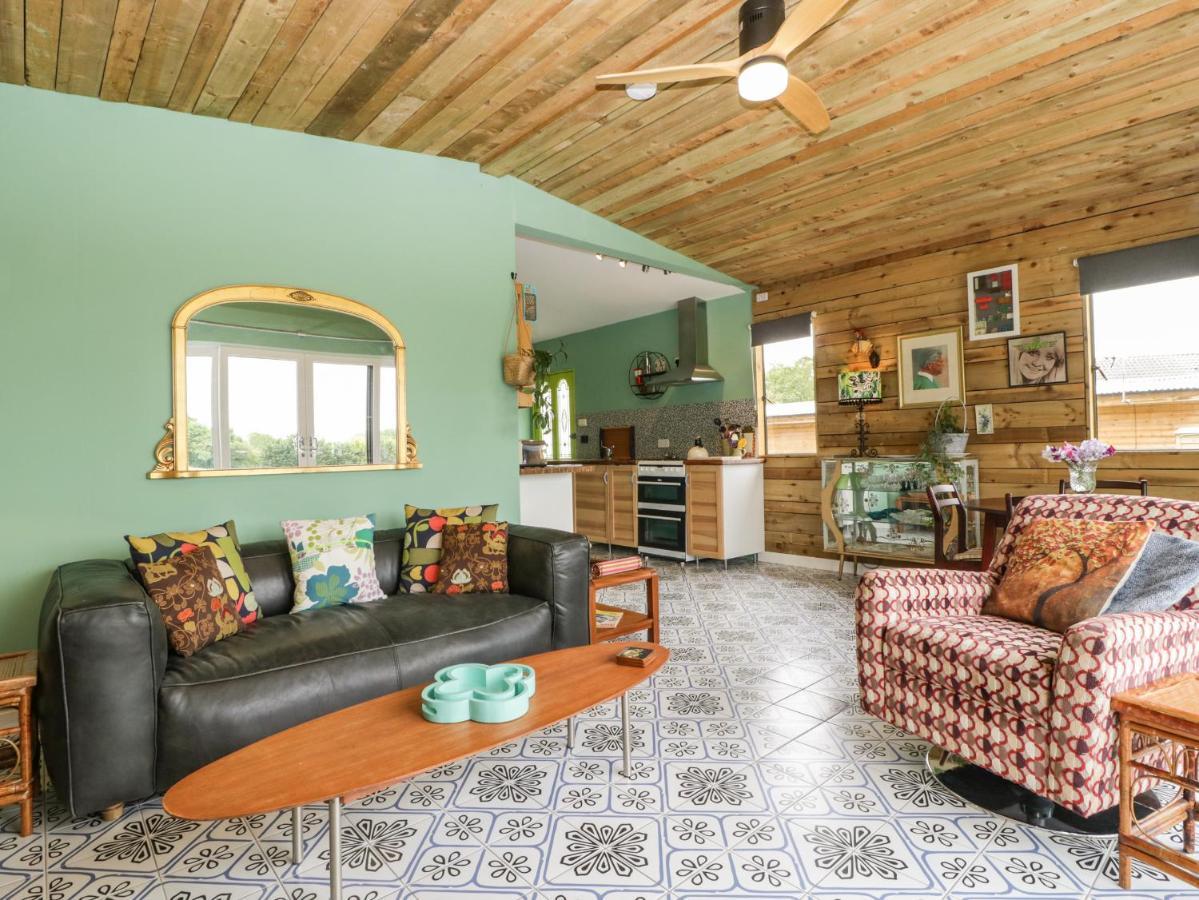 Holiday home Lulu Logs Bristol