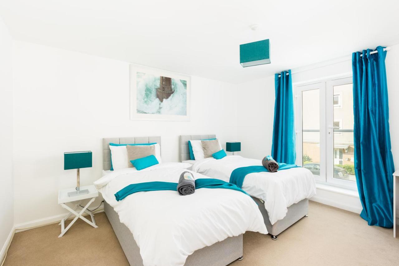 Spacious Group House For Medical Staff, Contractors & Families - Ensuites, Parking & Netflix By Dreamypads Holiday home