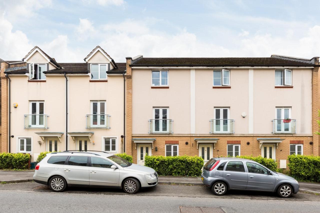 Spacious Group House For Medical Staff, Contractors & Families - Ensuites, Parking & Netflix By Dreamypads Bristol