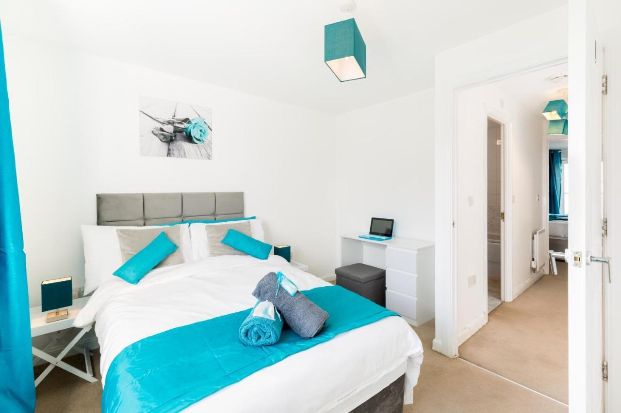 Spacious Group House For Medical Staff, Contractors & Families - Ensuites, Parking & Netflix By Dreamypads Holiday home *