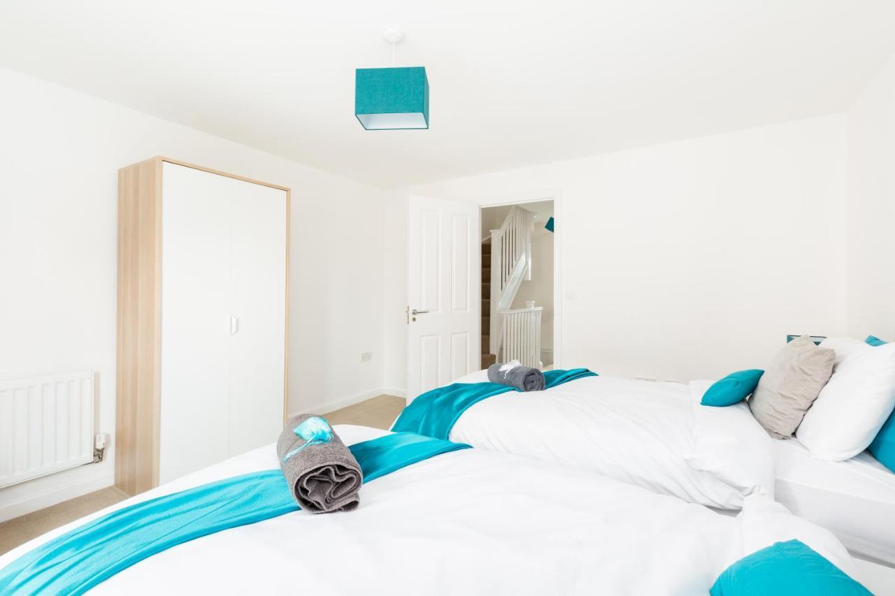 Spacious Group House For Medical Staff, Contractors & Families - Ensuites, Parking & Netflix By Dreamypads Holiday home *