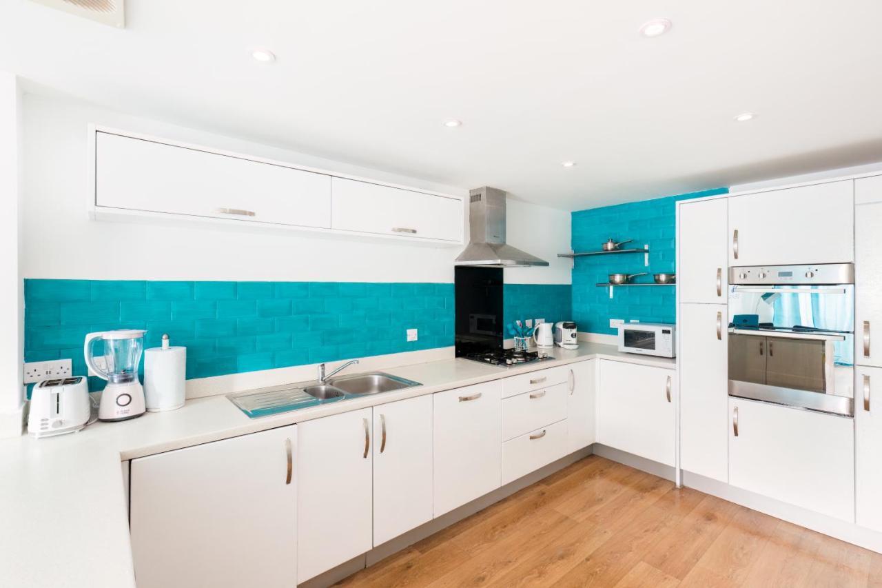Holiday home Spacious Group House For Medical Staff, Contractors & Families - Ensuites, Parking & Netflix By Dreamypads