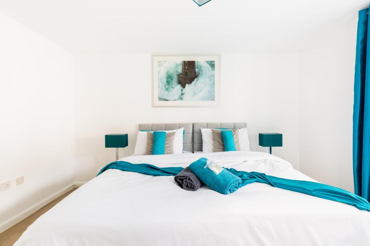 Spacious Group House For Medical Staff, Contractors & Families - Ensuites, Parking & Netflix By Dreamypads