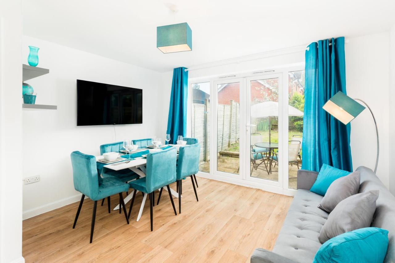 Holiday home Spacious Group House For Medical Staff, Contractors & Families - Ensuites, Parking & Netflix By Dreamypads *