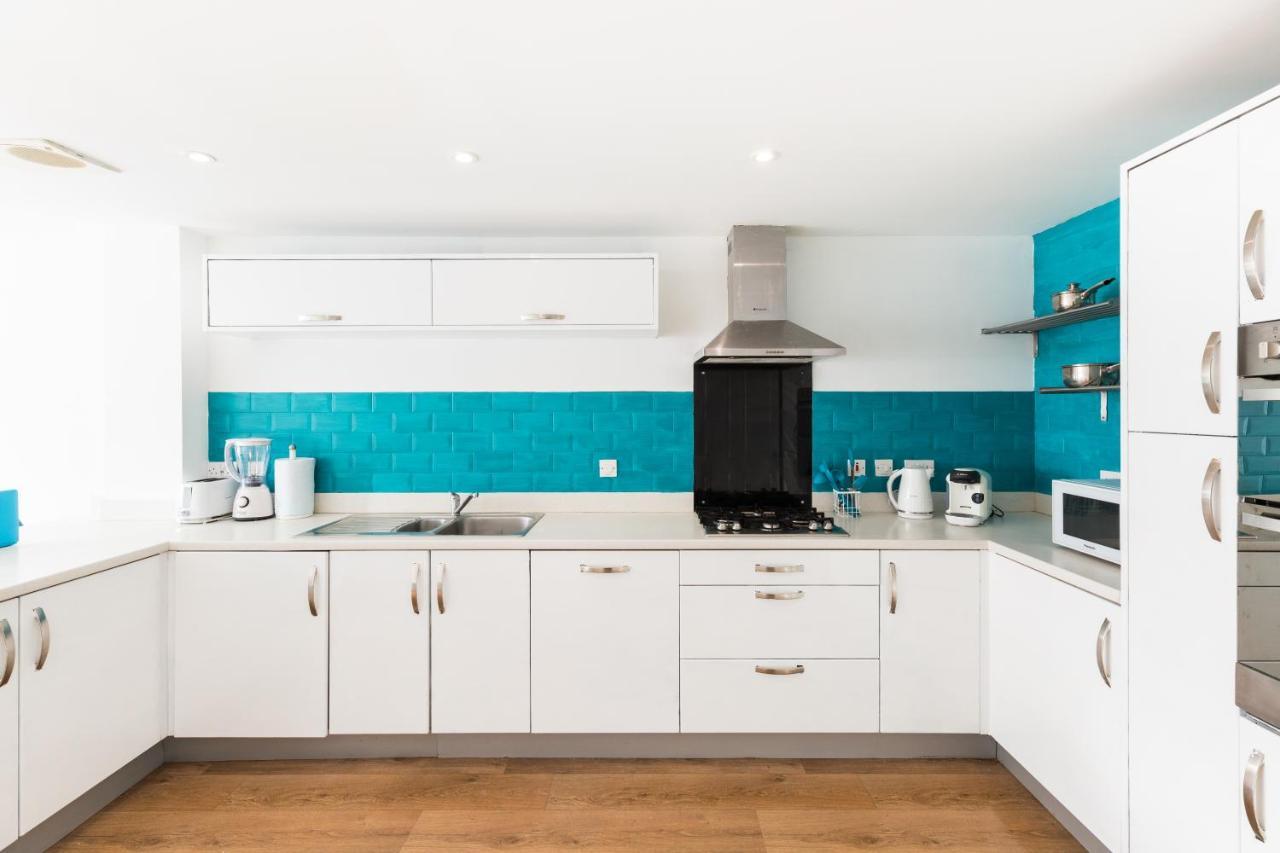 Spacious Group House For Medical Staff, Contractors & Families - Ensuites, Parking & Netflix By Dreamypads