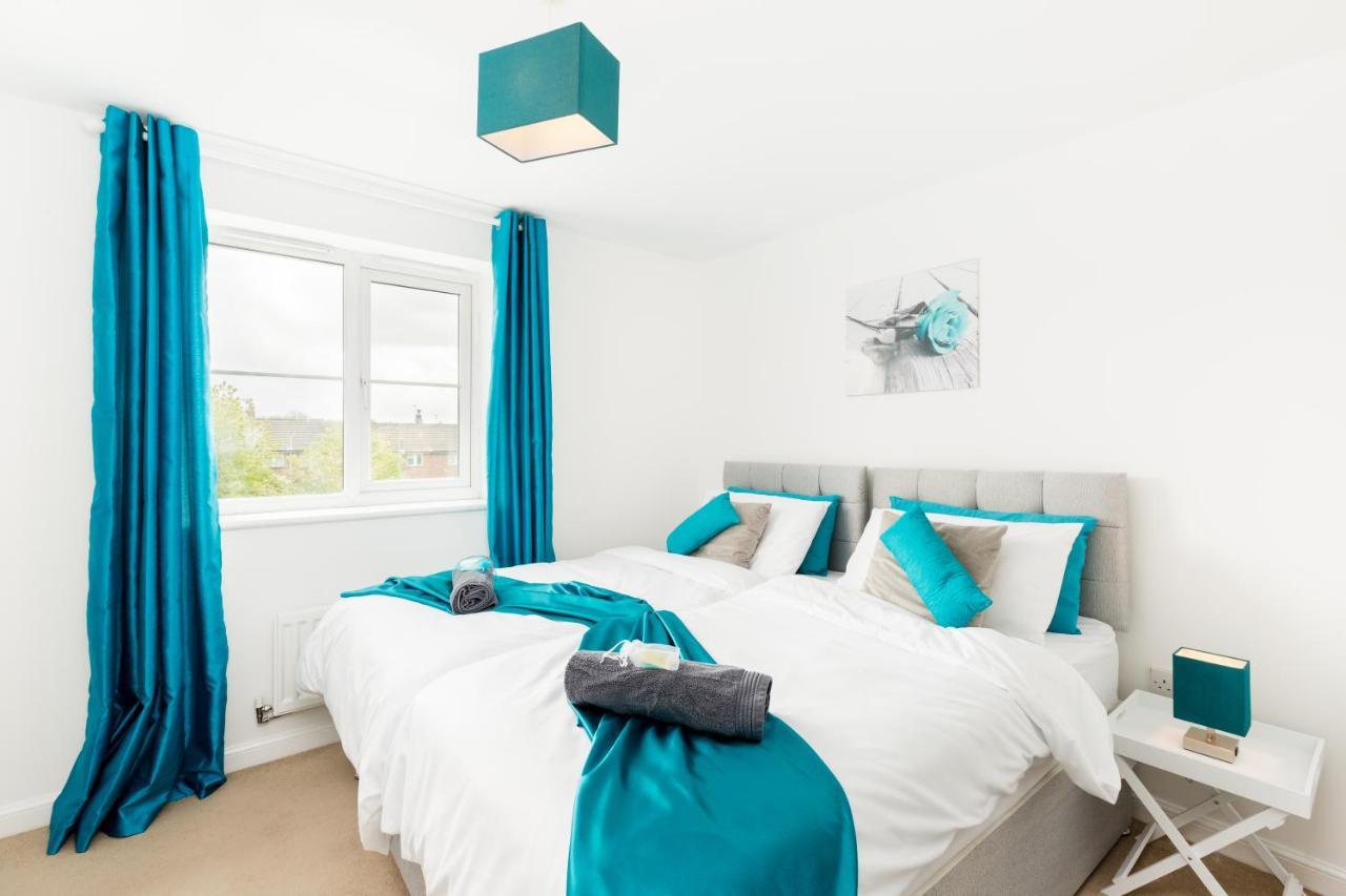 Holiday home Spacious Group House For Medical Staff, Contractors & Families - Ensuites, Parking & Netflix By Dreamypads *