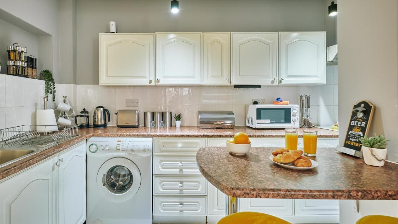 Stylish 2 Bedroom In Clifton - Garden *
