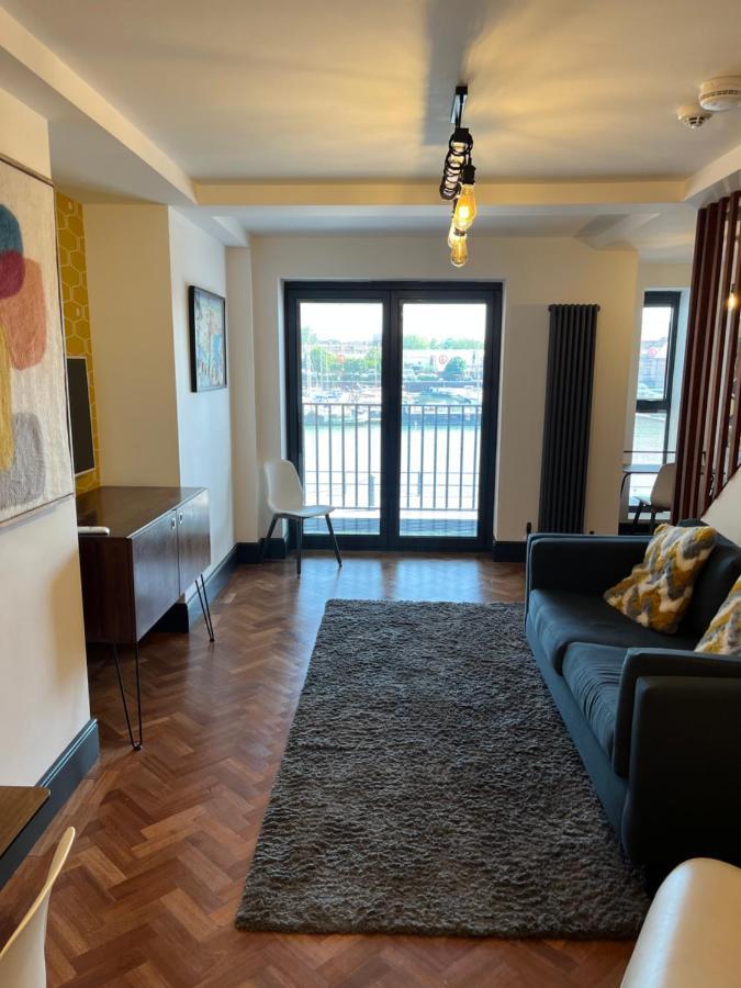 Duplex Harbourside Centre With Free Parking Bristol