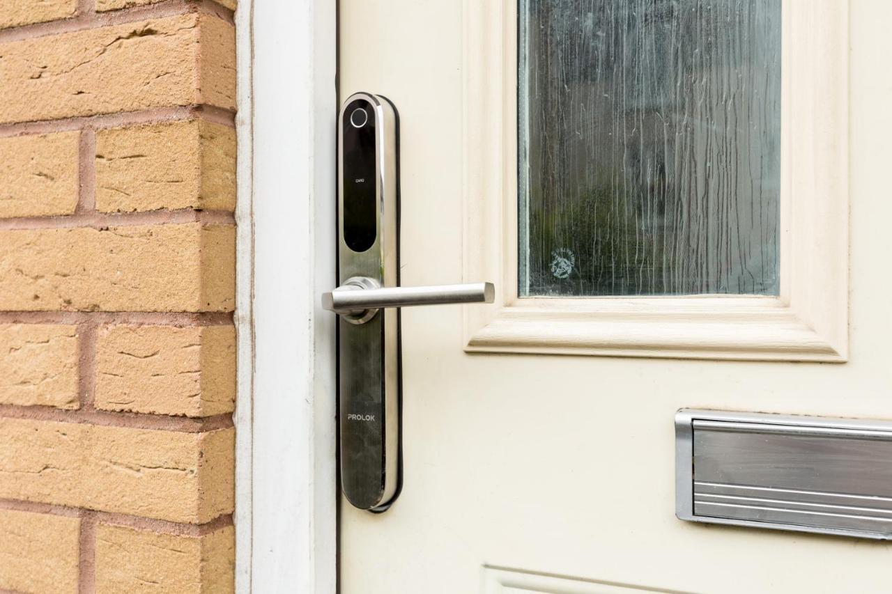 Spacious Group House For Medical Staff, Contractors & Families - Ensuites, Parking & Netflix By Dreamypads Holiday home Bristol