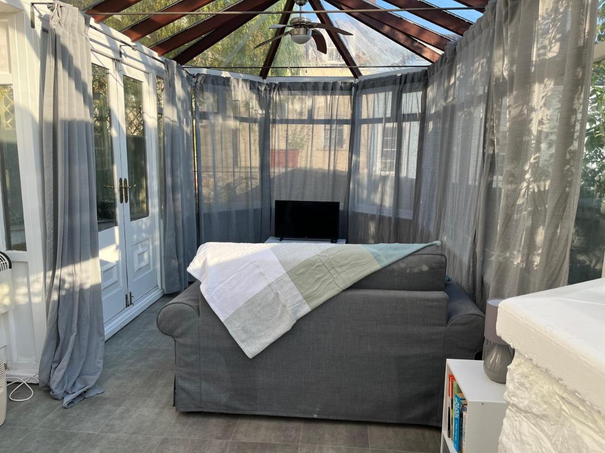 Spacious One Bedroom House With Garden In Clifton Holiday home