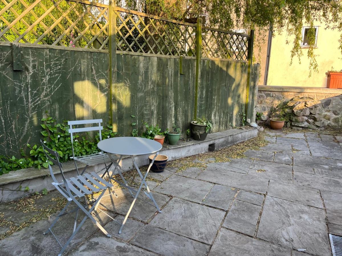 Spacious One Bedroom House With Garden In Clifton *