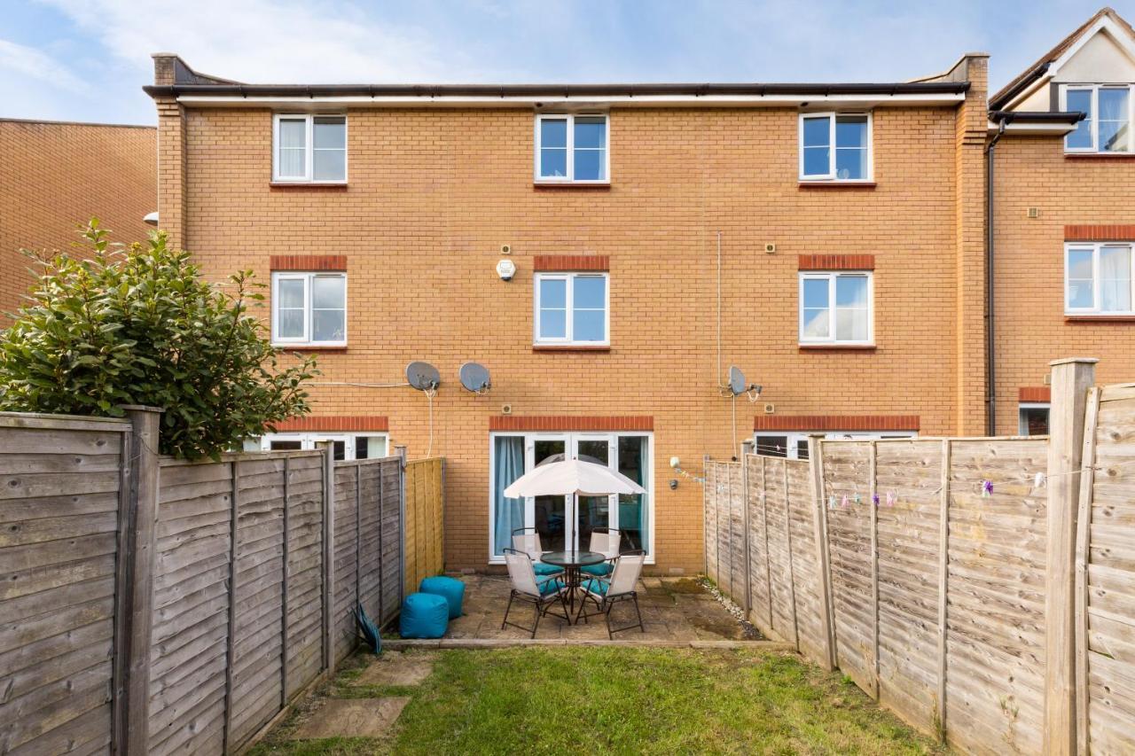 Spacious Group House For Medical Staff, Contractors & Families - Ensuites, Parking & Netflix By Dreamypads