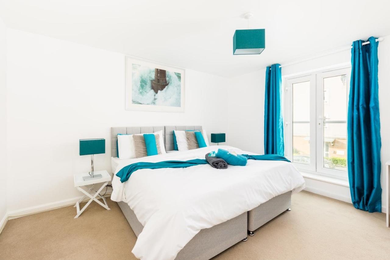 Spacious Group House For Medical Staff, Contractors & Families - Ensuites, Parking & Netflix By Dreamypads Holiday home Bristol