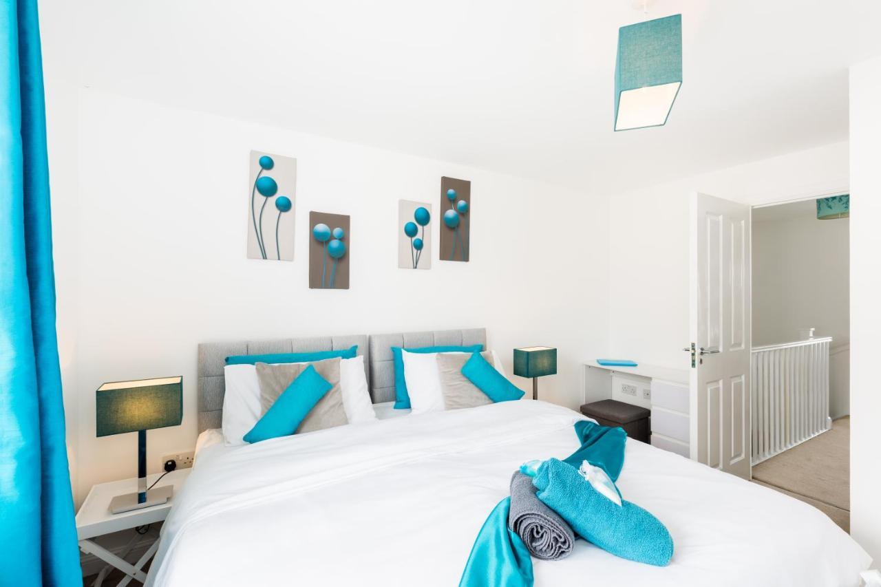 Spacious Group House For Medical Staff, Contractors & Families - Ensuites, Parking & Netflix By Dreamypads Holiday home