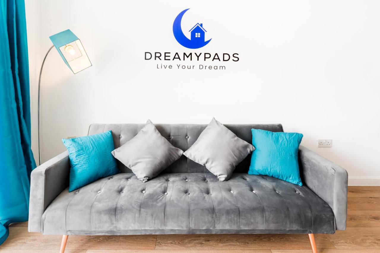 Holiday home Spacious Group House For Medical Staff, Contractors & Families - Ensuites, Parking & Netflix By Dreamypads Bristol