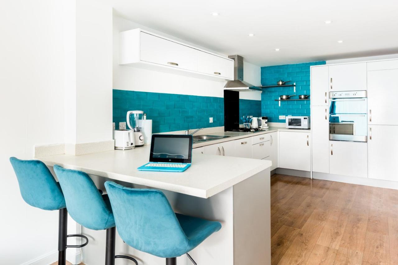 Holiday home Spacious Group House For Medical Staff, Contractors & Families - Ensuites, Parking & Netflix By Dreamypads *