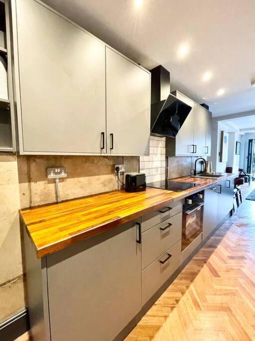 Duplex Harbourside Centre With Free Parking