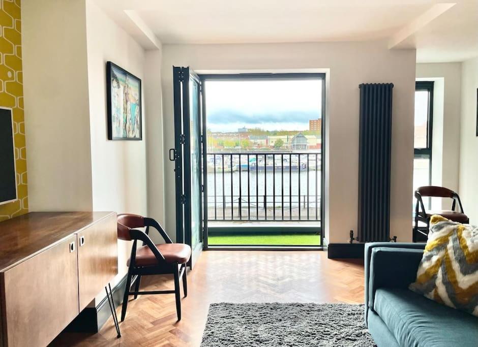 Duplex Harbourside Centre With Free Parking Apartment Bristol