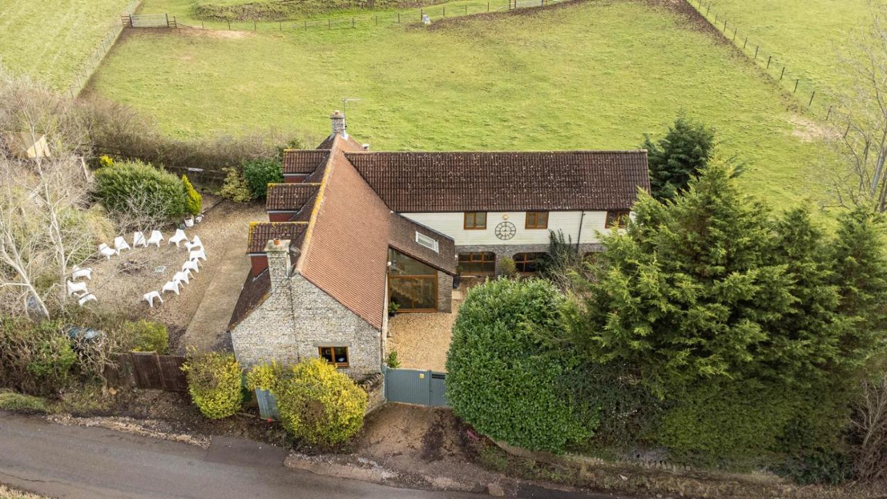 The West Barn Near Bath, Sleeps 24 And 2 Hot Tubs