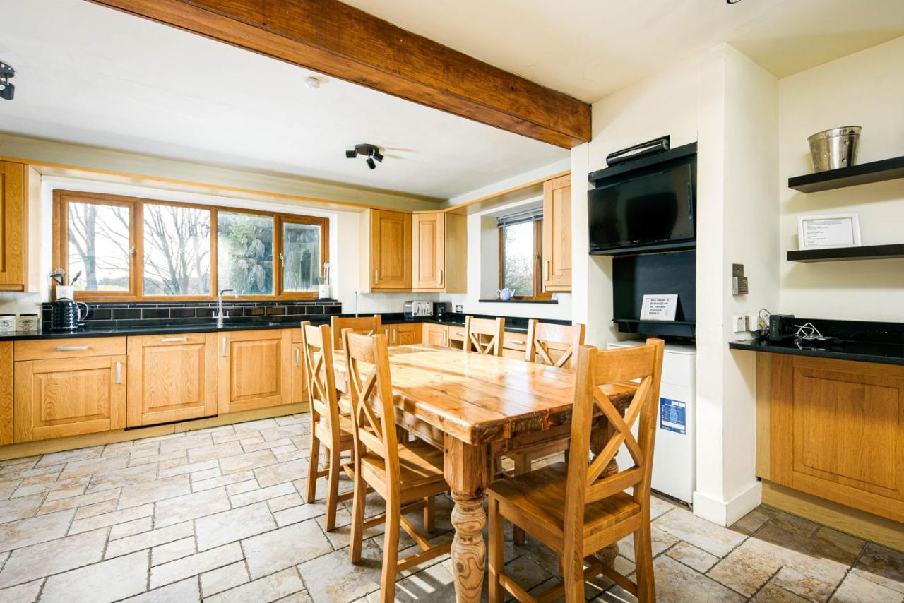 Holiday home The West Barn Near Bath, Sleeps 24 And 2 Hot Tubs Bristol