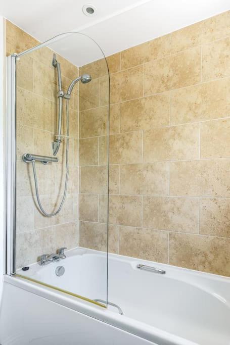 Holiday home Fortified 4 Bedroom Holly Bristol