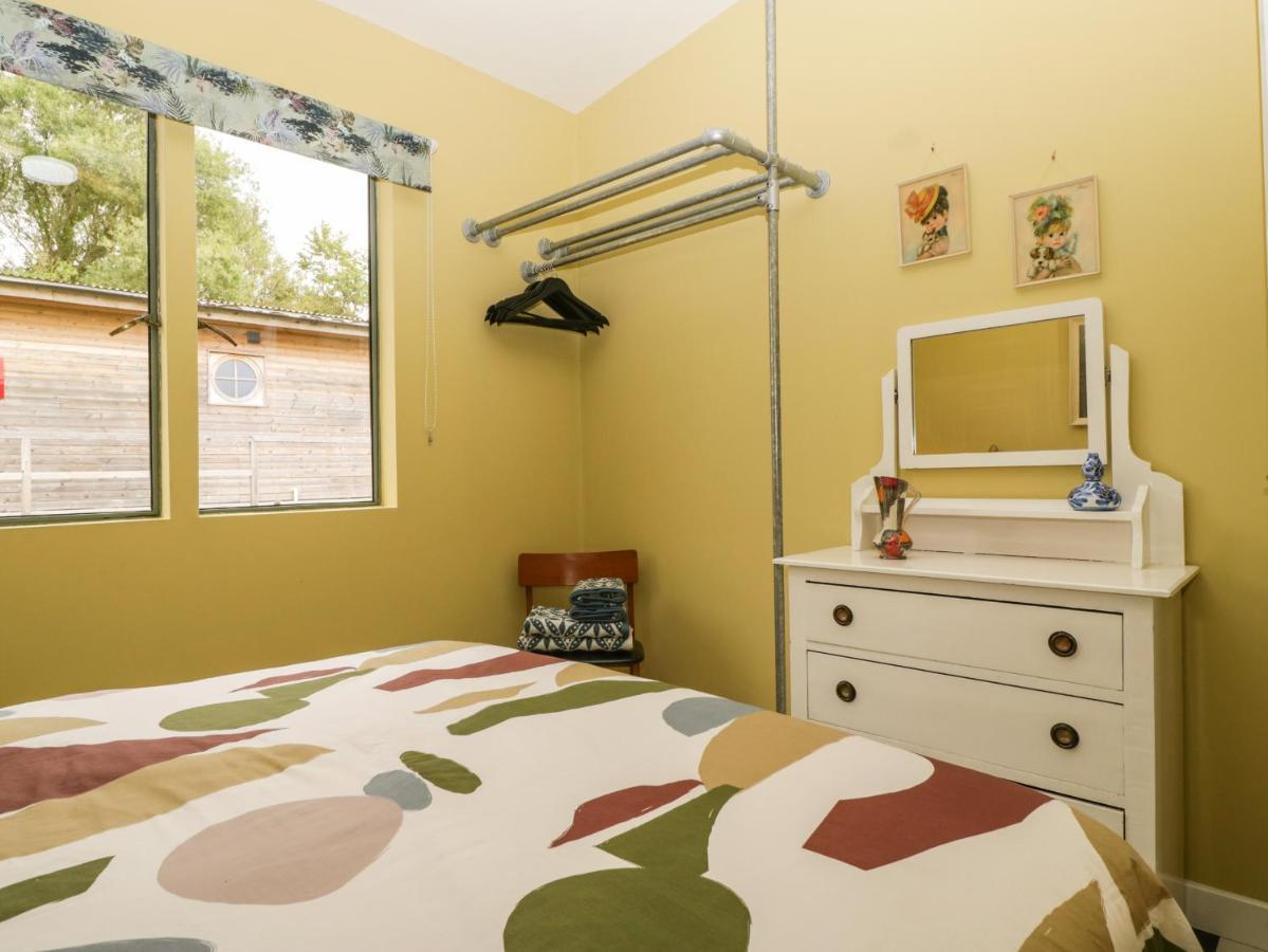 Holiday home Lulu Logs Bristol