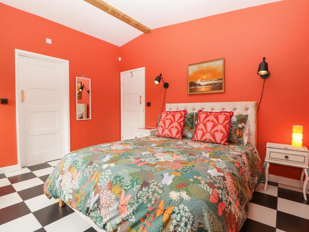 Holiday home Lulu Logs Bristol