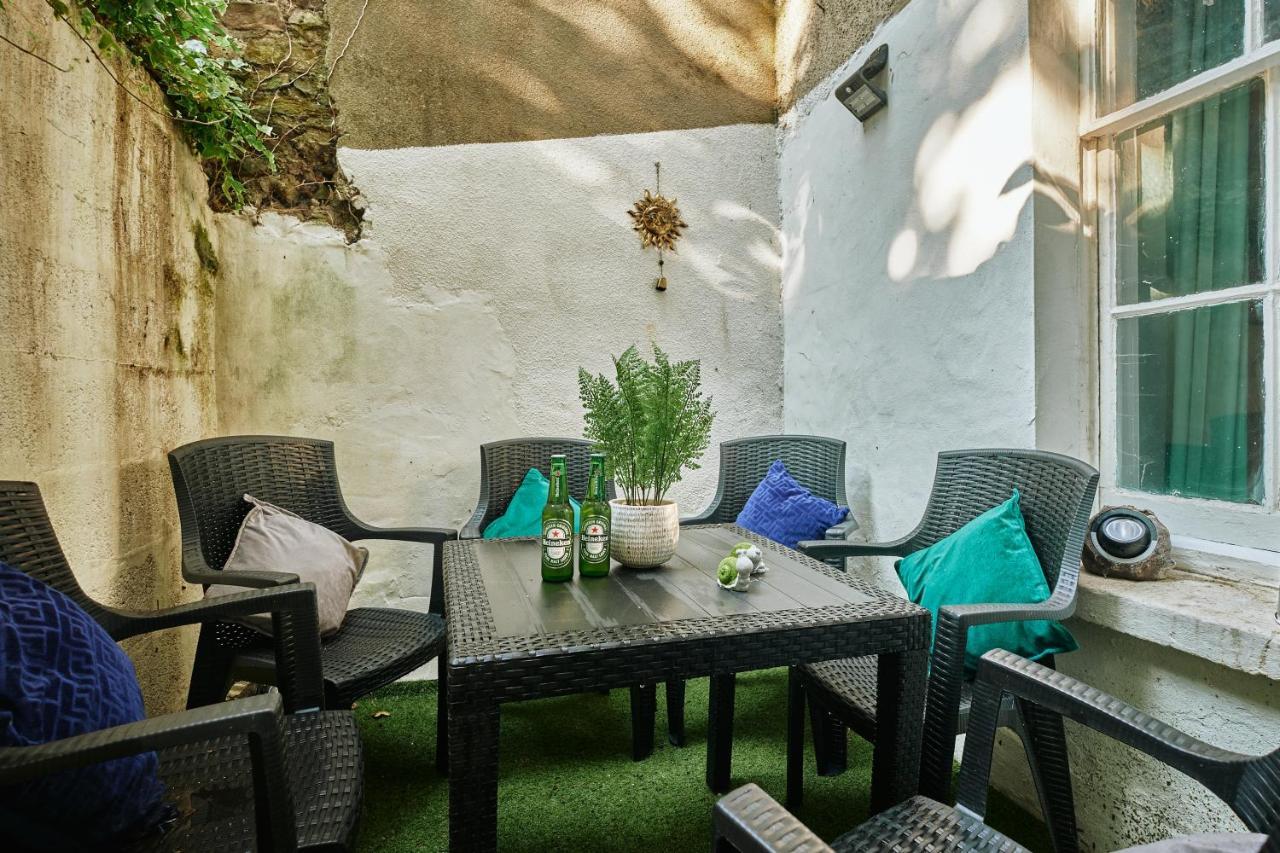 Stylish 2 Bedroom In Clifton - Garden Apartment *
