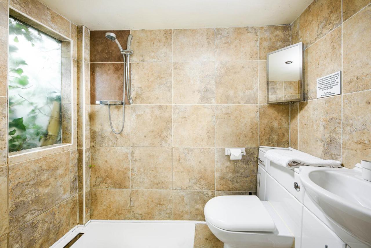 Holiday home The West Barn Near Bath, Sleeps 24 And 2 Hot Tubs Bristol